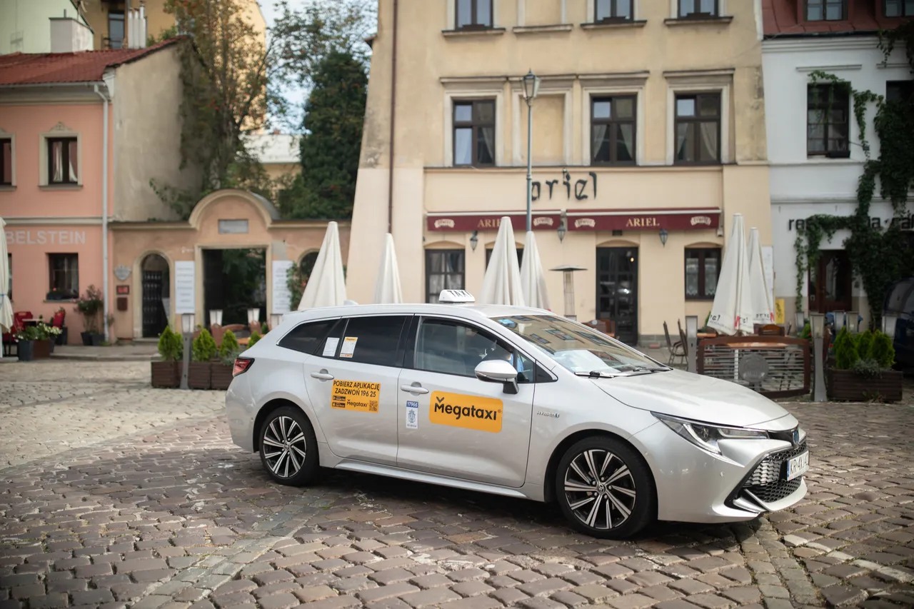 Mega Taxi Kraków - kurs taksówką z pupilem